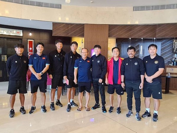 HLV Shin Tae Yong và Park Hang Seo gặp nhau tại SEA Games 2021 ở Việt Trì, Phú Thọ