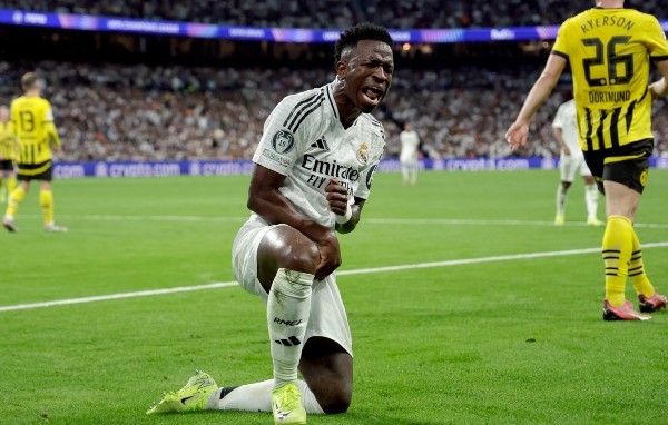 Vinicius ghi hat-trick trong chiến thắng 5-2 của Real Madrid trước Borussia Dortmund.