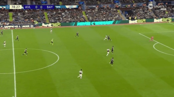 Neuer dâng cao khó hiểu.