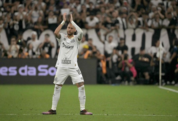 Neymar có thể rời Santos