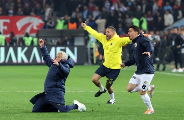 Mourinho vẫn đang giúp Fenerbahce chơi tốt