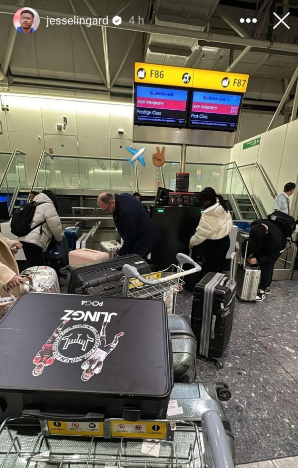 Lingard cập nhật việc lên máy bay đến Hàn Quốc.