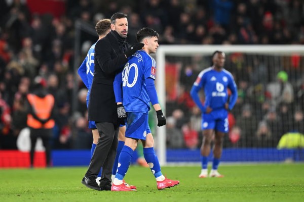 HLV Van Nistelrooy đối diện nguy cơ bị sa thải