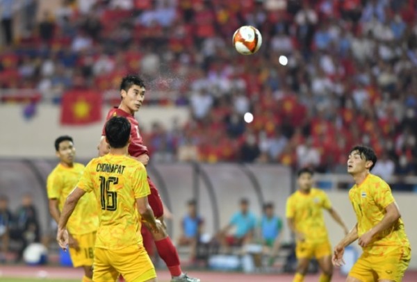 Mạnh Dũng ghi bàn duy nhất giúp Việt Nam đánh bại Thái Lan ở chung kết SEA Games 31.