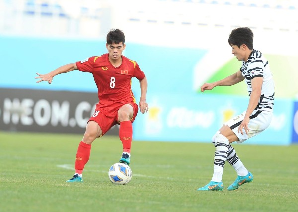 Văn Khang được bình chọn là cầu thủ xuất sắc nhất trận U23 Việt Nam - U23 Hàn Quốc.
