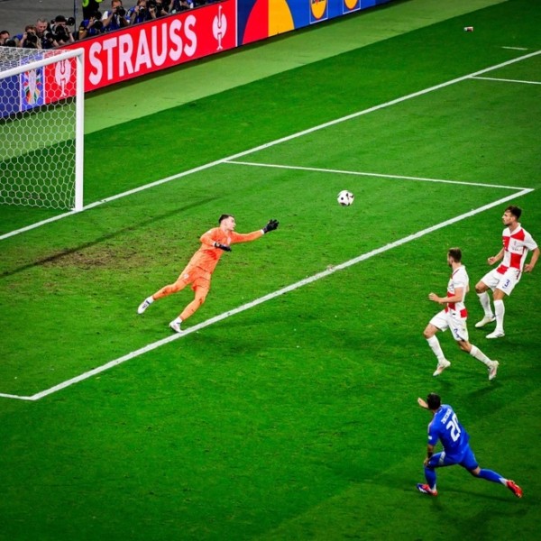 Cú dứt điểm phút 90+8 của Italy làm chết lặng những con tim người hâm mộ Croatia.