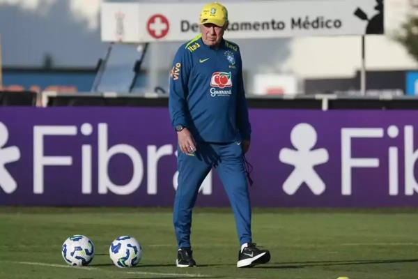 Ancelotti sốc vì phóng viên Brazil