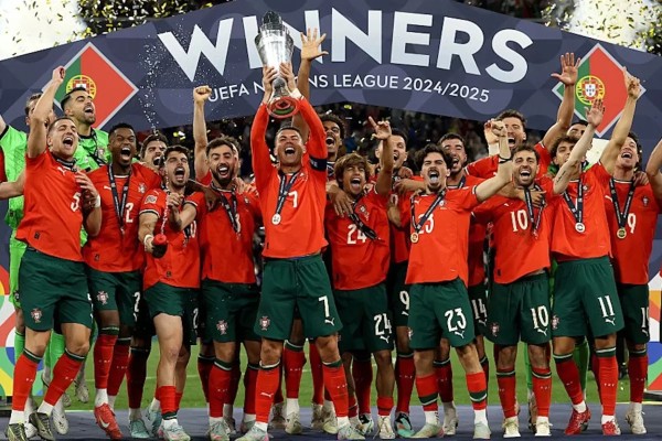 Ronaldo có danh hiệu vô địch thứ 3 cùng ĐT Bồ Đào Nha