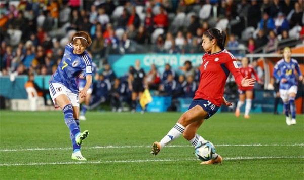 Nhật Bản ghi 2 bàn trong 3 phút để có chiến thắng nhẹ nhàng 2-0 trước Costa Rica