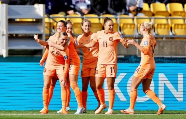 Niềm vui của đội nữ Hà Lan khi bất ngờ có bàn mở tỷ số