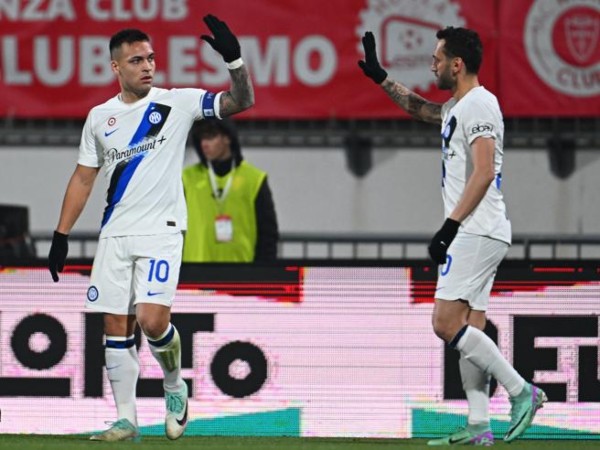 Thật khó để Lautaro Martinez và Calhanoglu làm lành với nhau