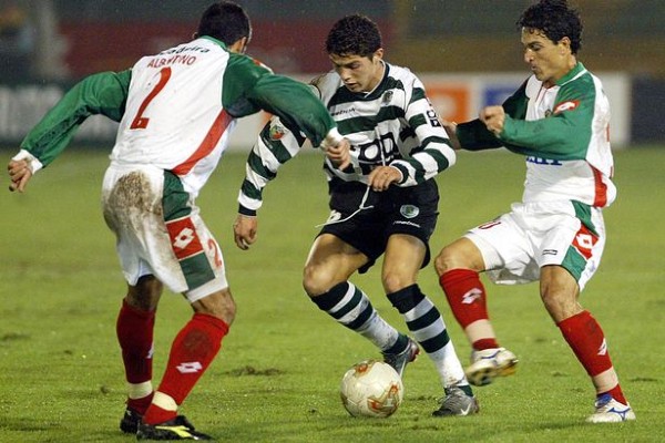  Ronaldo có 7 năm gắn bó với Sporting Lisbon trước khi gia nhập MU vào năm 2003.