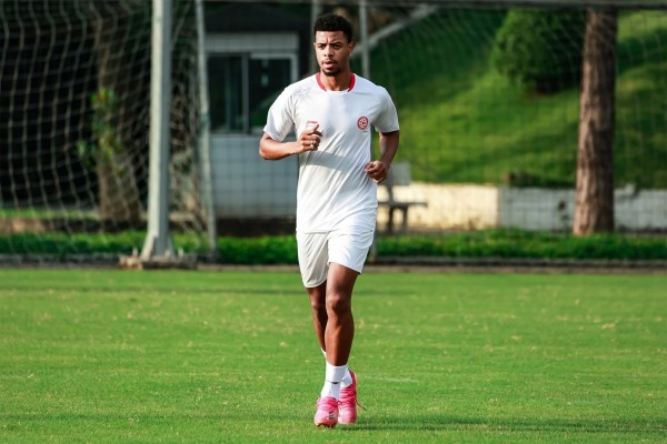 Tiền đạo Amarildo từng đá nhiều năm ở Brazil.