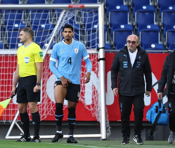 Araujo chấp nhận làm phẫu thuật trước thềm World Cup 2022