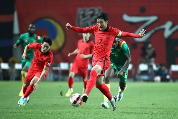 Son Heung-min ghi bàn thắng duy nhất giúp Hàn Quốc thắng Cameroon