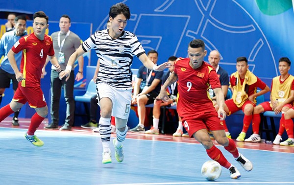 Thái Huy lập cú đúp trong chiến thắng của ĐT futsal Việt Nam.