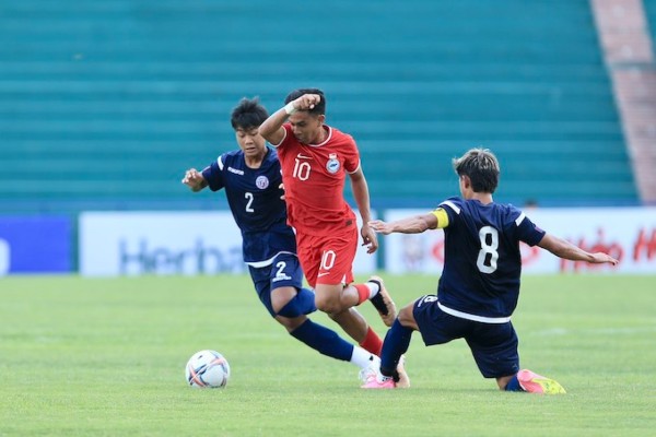 Tuy nhiên, U23 Singapore đã bị đối thủ ngang chân giờ chót.