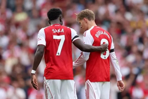 Arsenal sẽ không có sự phục vụ của Odegaard và Saka trong trận ra quân Champions League