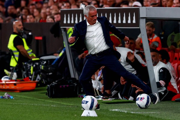 Jose Mourinho sẽ dẫn Benfica về chinh phục đội bóng cũ Chelsea