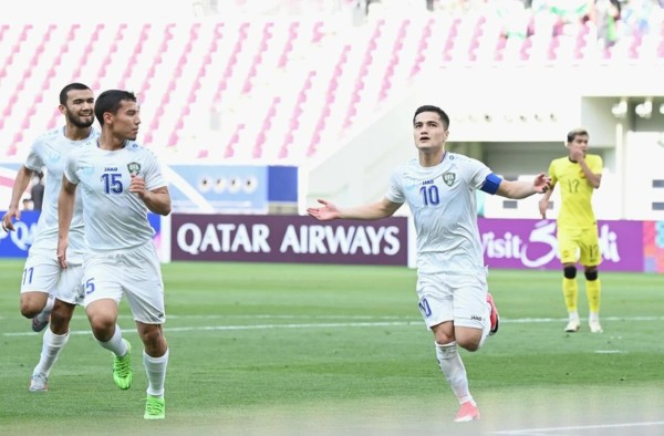 Niềm vui của các cầu thủ U23 Uzbekistan khi có bàn thắng