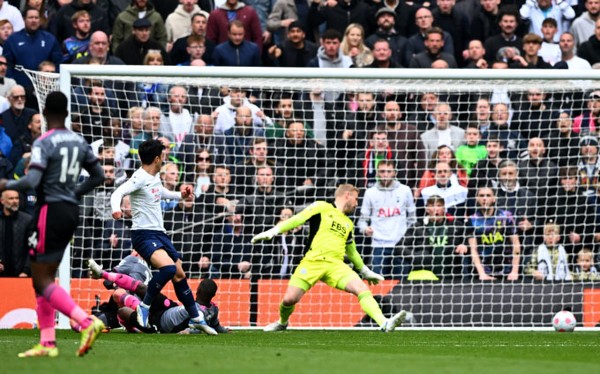 Son Heung-min lập cú đúp giúp Tottenham có trọn 3 điểm