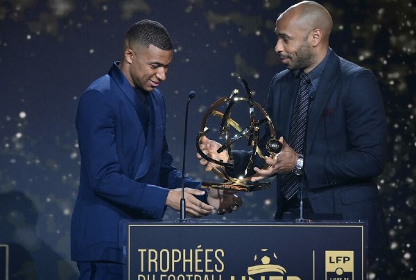 Kylian Mbappe lần thứ 3 liên tiếp là chủ nhân danh hiệu Cầu thủ xuất sắc nhất Ligue 1