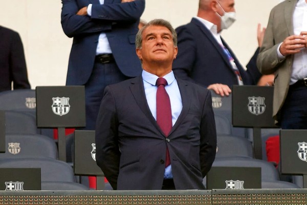 Chủ tịch Joan Laporta đang cần ít nhất 700 triệu euro để giúp Barca vượt qua khủng hoảng