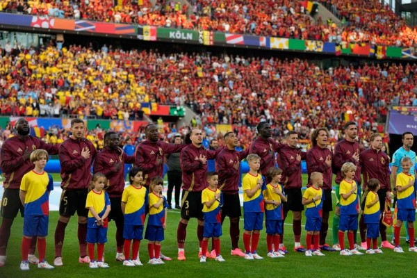 Các cầu thủ Bỉ hát quốc ca trước trận đấu