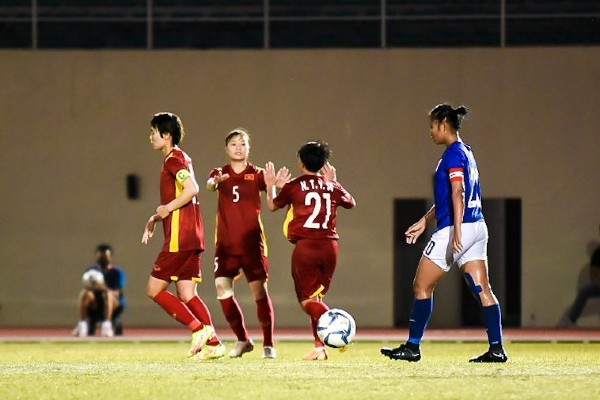 ĐT nữ Việt Nam ghi 3 bàn trong hiệp 1